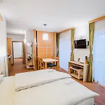 Lägenhet Maleric With Indoor Pool And Wellness Dragatuš