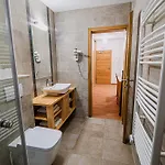 Maleric With Indoor Pool And Wellness Lägenhet