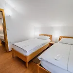 Lägenhet Maleric With Indoor Pool And Wellness Dragatuš