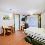 Lägenhet Maleric With Indoor Pool And Wellness Dragatuš