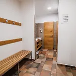 Maleric With Indoor Pool And Wellness Apartamento