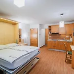 Апартаменты Maleric With Indoor Pool And Wellness Dragatus