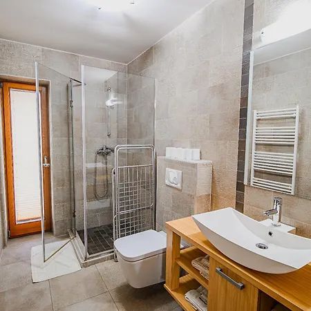 아파트 Maleric With Indoor Pool And Wellness *