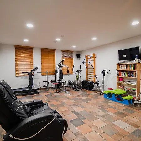 アパート Maleric With Indoor Pool And Wellness