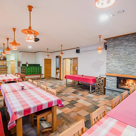 Maleric With Indoor Pool And Wellness アパート *