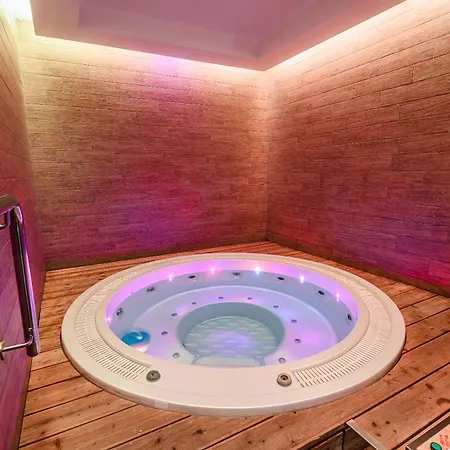 아파트 Maleric With Indoor Pool And Wellness *