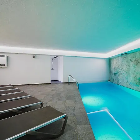 아파트 Maleric With Indoor Pool And Wellness Dragatuš