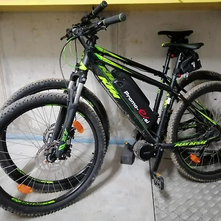 Maleric With Indoor Pool And Wellness アパート