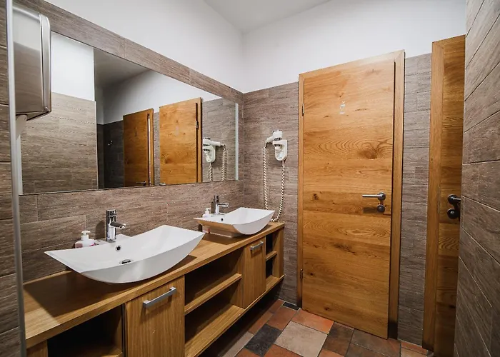 Maleric With Indoor Pool And Wellness * Dragatuš