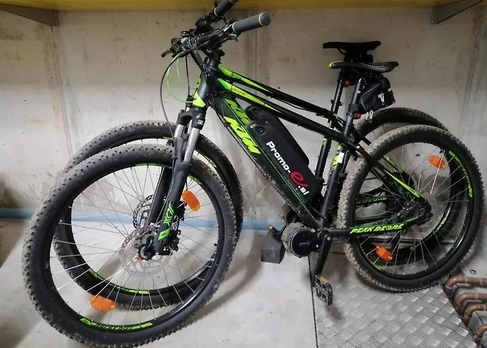 Maleric With Indoor Pool And Wellness Apartamento